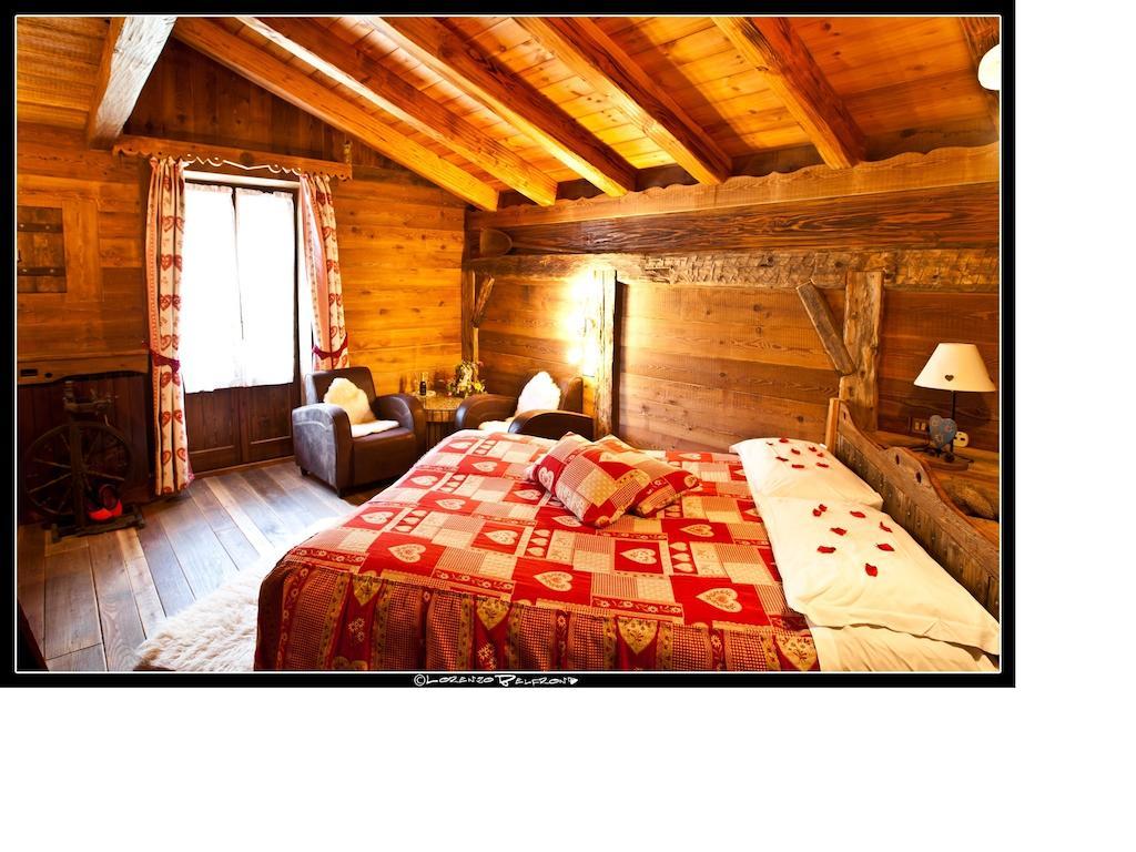 Baita La Jolie Bergere La Salle Habitación foto